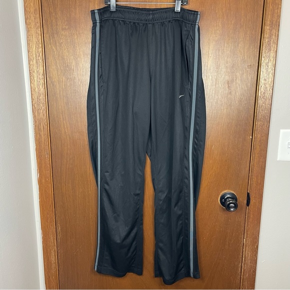 Nike Sportswear Men’s Casual Black Athletic Track Pants Size Medium - Picture 1 of 9